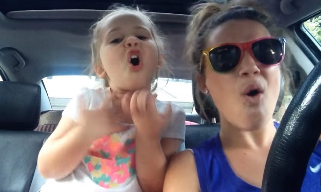 Mom ,Starts Singing ,To The Camera,Camera,Sing,Start,Mom,video,adorable,daughter