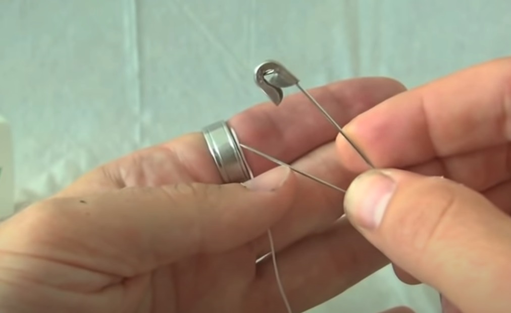 Remove A Ring, Finger, Stuck Ring, Remove, trick, amazing, Smart, astuce, hacks,