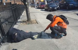 Homeless, Police, Praying, acts of kindness, Kindness, Story, Trending,