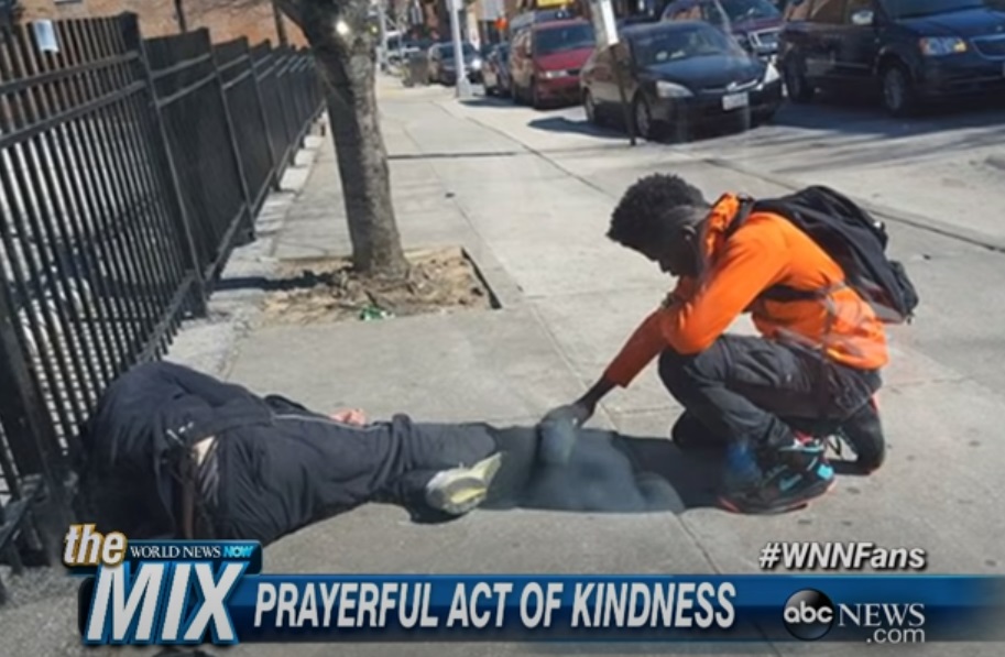 Homeless, Police, Praying, acts of kindness, Kindness, Story, Trending,