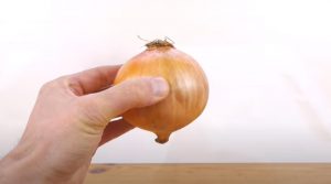 How to cut an Onion like a pro, onion cutting, how to cut onions, slicing onions, dicing onions, peeling onions, onion chopping, onion grating, kitchen techniques, cooking tips, onion cuts, Hacks, life hacks, tricks, idea, cooking, kitchen, how to cut, creative,