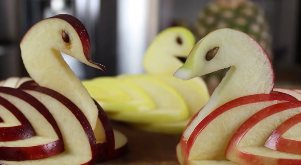 apple, cutting, hacks, creative, delicious, snack, healthy, fruit carving, swan, Apple-Cutting Hacks,
