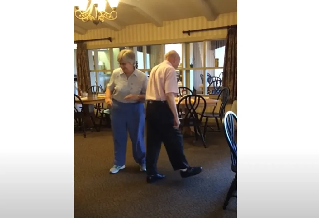 Elderly Couple Dances, Dance like no one’s watching story, Inspiring senior couple dancing, Spontaneous dance in a restaurant, Grandparents dancing viral video, Age is just a number dancing video, Viral senior couple dance performance, Feel-good viral dance video, Spontaneous fun elderly couple, Inspirational moments senior couple