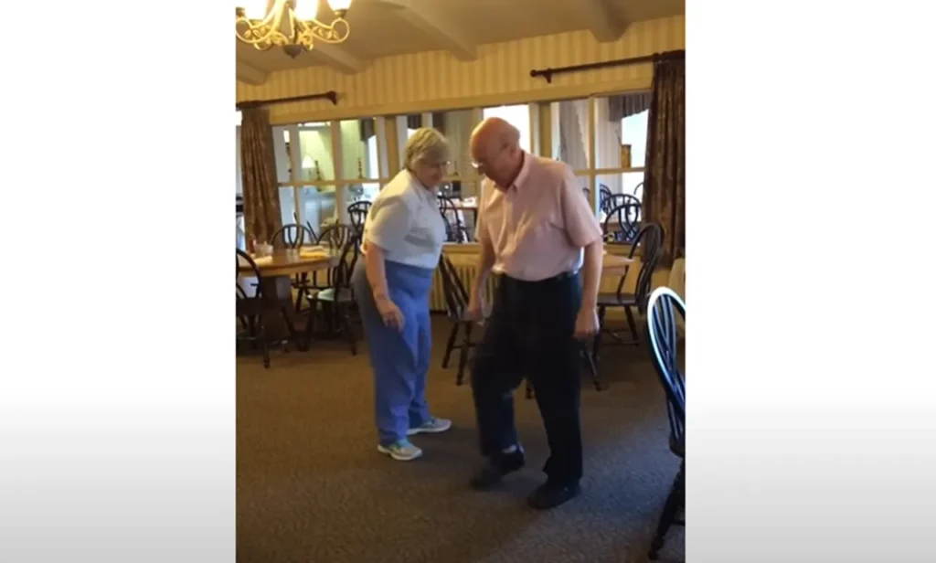 Elderly Couple Dances, Dance like no one’s watching story, Inspiring senior couple dancing, Spontaneous dance in a restaurant, Grandparents dancing viral video, Age is just a number dancing video, Viral senior couple dance performance, Feel-good viral dance video, Spontaneous fun elderly couple, Inspirational moments senior couple