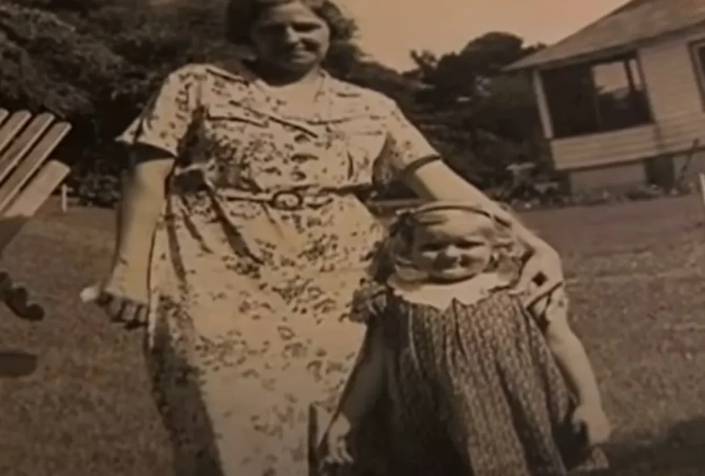 96-year-old Lena Pierce, Reunites with daughter, 82 years apart, Betty Morrell, Emotional reunion, Separated since 1933, Mother and daughter reunion, Family reunion, Lena and Betty, Heartwarming story