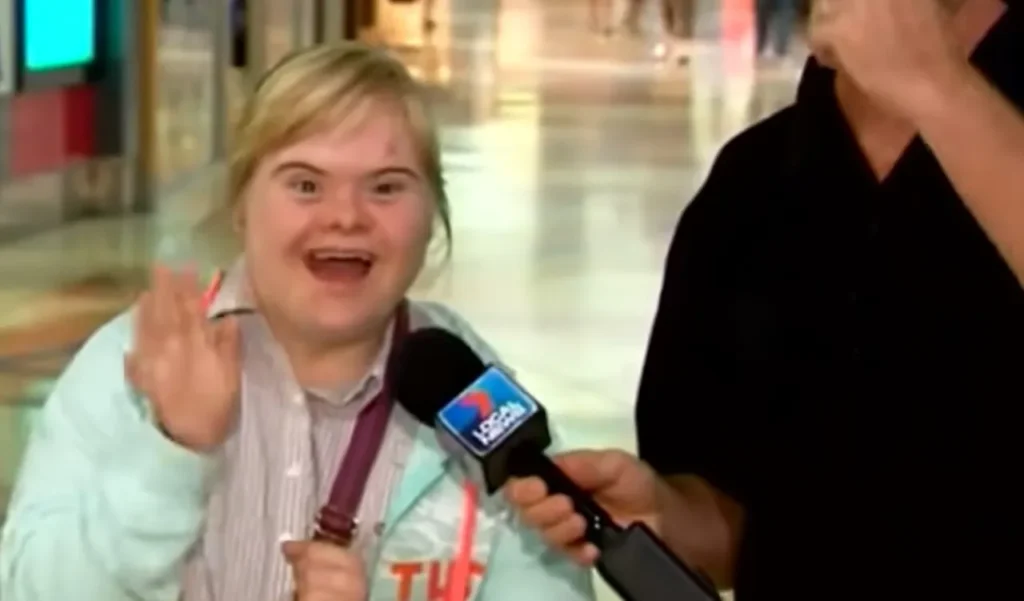 Girl with Down syndrome live TV, Viral video girl with Down syndrome, Heartwarming live TV interruption, Down syndrome girl TV debut, Inclusive moments on live TV, Spontaneous TV moment goes viral, Reporter and girl with Down syndrome, Adorable TV interruption, Joyful Down syndrome girl viral, Live broadcast unexpected moments