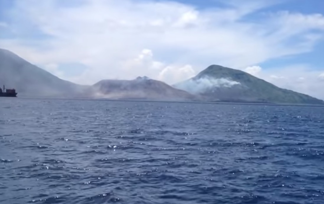 viral,video,incredible,viral video,viral stuff,natural phenomena,disaster,mother nature,volcano,eruption,ocean,new guinea,amazing nature