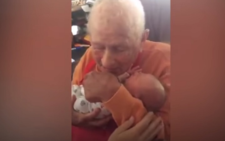 baby,new born,grandfather,grandsong,great-grandfather,great-grandson,touching video,touchingstorie,viral video,viral stuff,viral storie,best sories,most viewed stories