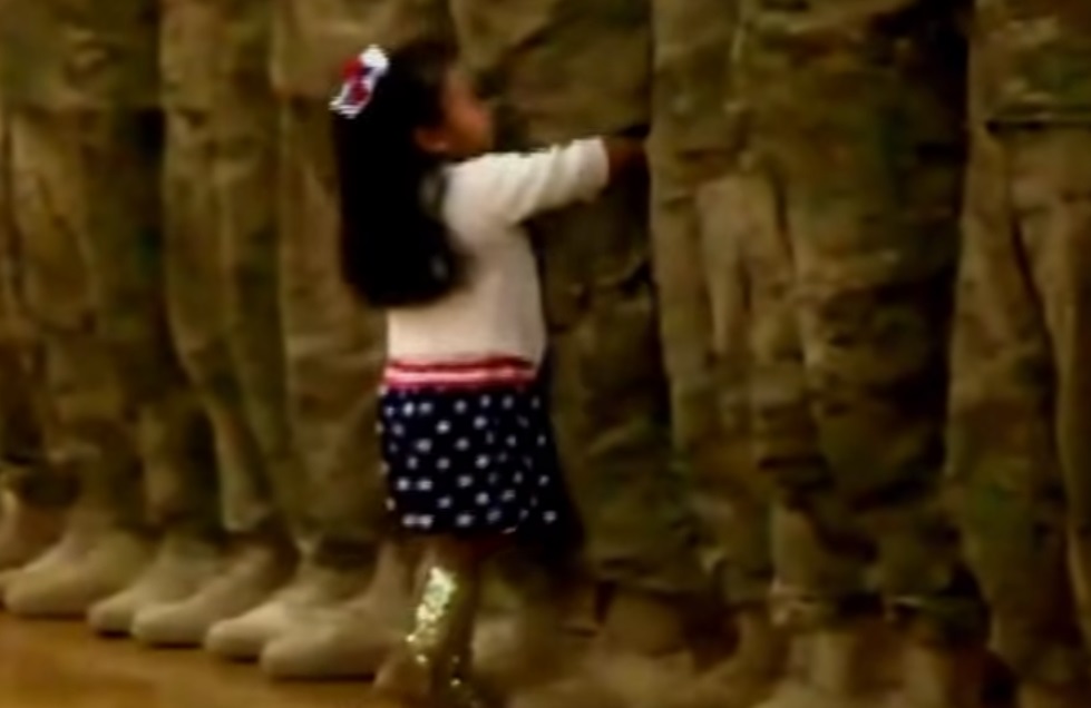 Heartwarming, moment, little, Colorado, Springs, girl, welcomes, home, soldier, father, nine, month, deployment, Middle, East,