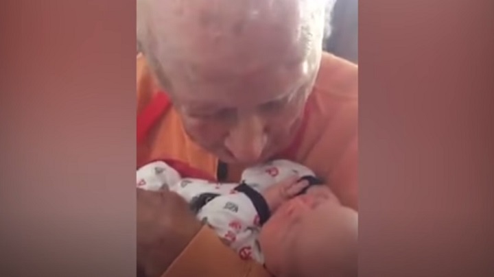 baby,new born,grandfather,grandsong,great-grandfather,great-grandson,touching video,touchingstorie,viral video,viral stuff,viral storie,best sories,most viewed stories