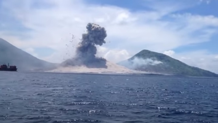 viral,video,incredible,viral video,viral stuff,natural phenomena,disaster,mother nature,volcano,eruption,ocean,new guinea,amazing nature