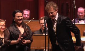 Performance, opera, Rainer Hersch, orchestra, conductor, voice, soprano, live,