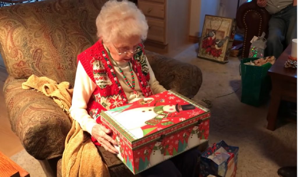 Grandma, gift, Christmas, adorable, cat, box, Christmas Gift,