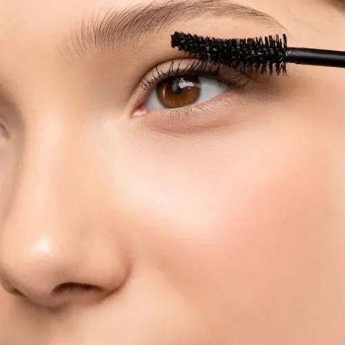 how to apply makeup, makeup application, primer tips, foundation application, choosing the right foundation, blush and bronzer application, eyebrow tips, concealer tips, powder application, eyelashes and mascara, highlighter tips, lip makeup