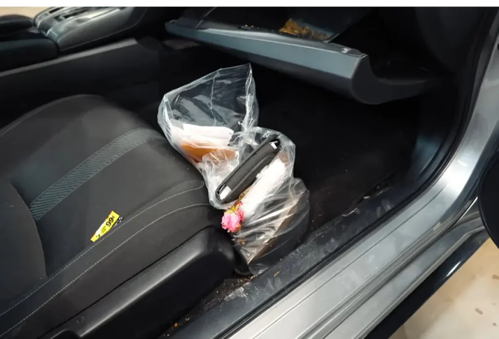 7 Simple Steps to Keep Your Car Clean: Checklist! car clean, Car cleaning tips, Weekly car maintenance, Declutter car interior, Vacuum car seats, Clean car mats, Organize car trunk, Wipe dashboard, Streak-free windows, Touch-free car wash, Pleasant car scent