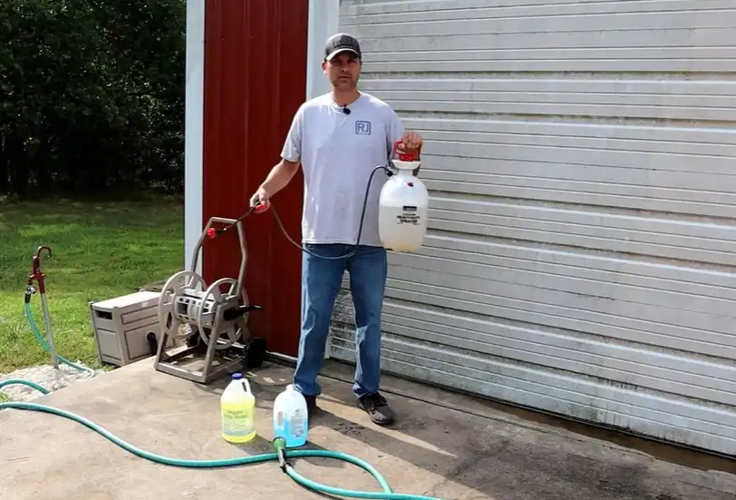 5 Minutes it's Enough to Clean Mold and Algae from House Siding: A Step-by-Step Guide mold removal, algae removal, house cleaning, siding cleaning, home maintenance, DIY cleaning, exterior cleaning, vinyl siding, 30 Second Cleaner, Home Armor