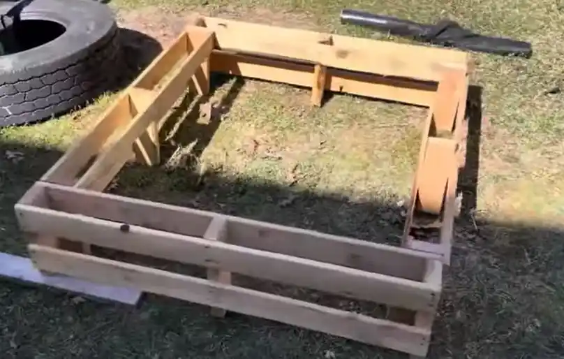DIY Mini Raised Bed from a Single Pallet: A Gardener's Guide DIY, raised bed, pallet project, gardening, free, backyard, organic, repurpose, recycle, garden