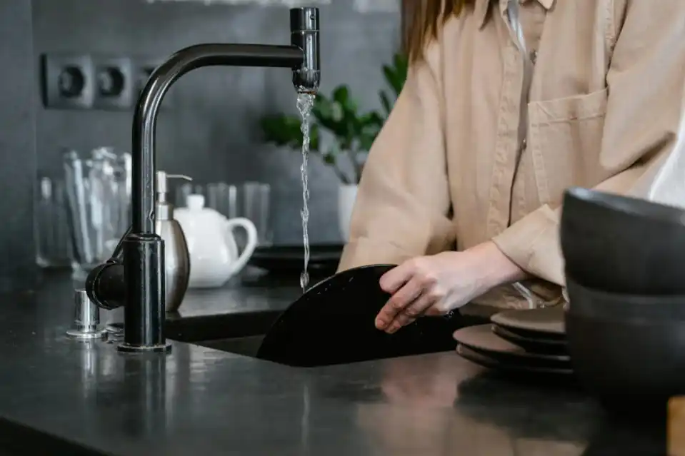 6 Life-Changing Habits for a Clean and Tidy Home Life-Changing Habits, home cleaning, tidy home, cleaning routine, decluttering, organizing, cleaning tips, home habits, clean kitchen, quick clean, time management