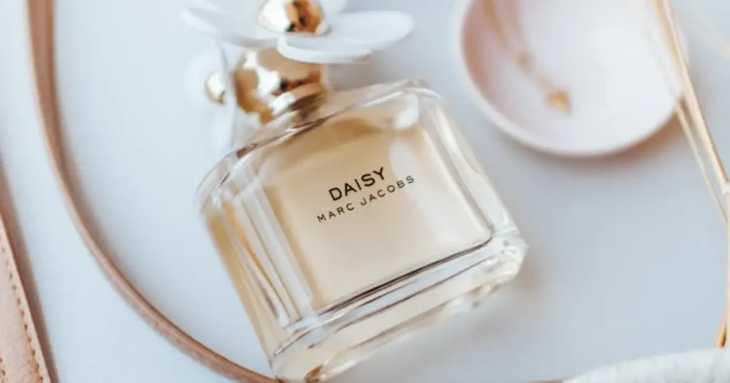 summer fragrance, designer perfume, women's fragrance, best perfumes, perfume review, scent, fragrance guide, summer scents, floral fragrance, citrus fragrance