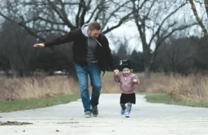 Positive Parenting Checklist, Dad and daughter enjoying a walk