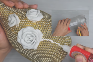 Turn an ordinary plastic bottle into a breathtaking ceramic-look flower vase with just chalk powder, acrylic paint, and varnish! This DIY upcycle project is perfect for home decor lovers and anyone who loves creative crafts. Discover how to make your own showpiece from simple materials—click to see the magic unfold!