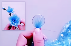 plastic bag crafts, DIY recycled flowers, easy crafts, shopping bag art, how to make plastic flowers