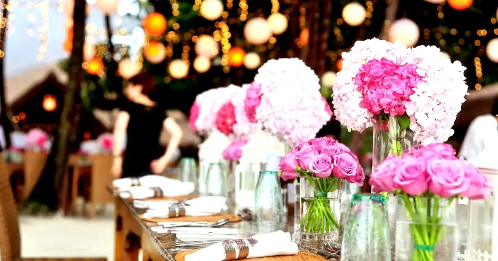 Pin featuring budget-friendly DIY wedding decor ideas that look elegant and expensive, including centerpieces, greenery, floral hoops, candlelight, and affordable wedding styling inspiration.