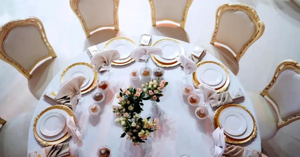 Pin featuring budget-friendly DIY wedding decor ideas that look elegant and expensive, including centerpieces, greenery, floral hoops, candlelight, and affordable wedding styling inspiration.