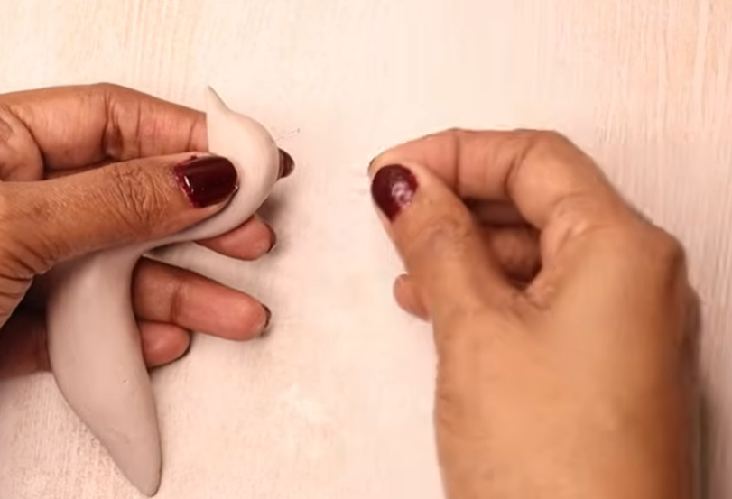 Turn an empty ketchup bottle into a breathtaking peacock vase with this easy step-by-step DIY! Perfect for home decor lovers and anyone who enjoys creative upcycling. Discover how simple materials can create a show-stopping centerpiece.