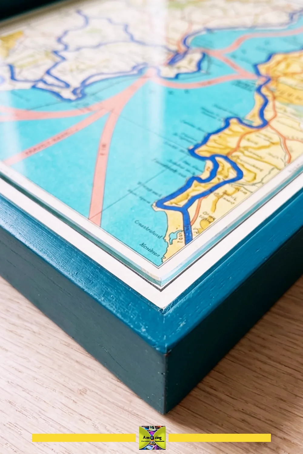 Map insert beneath a transparent tray panel with a teal frame.