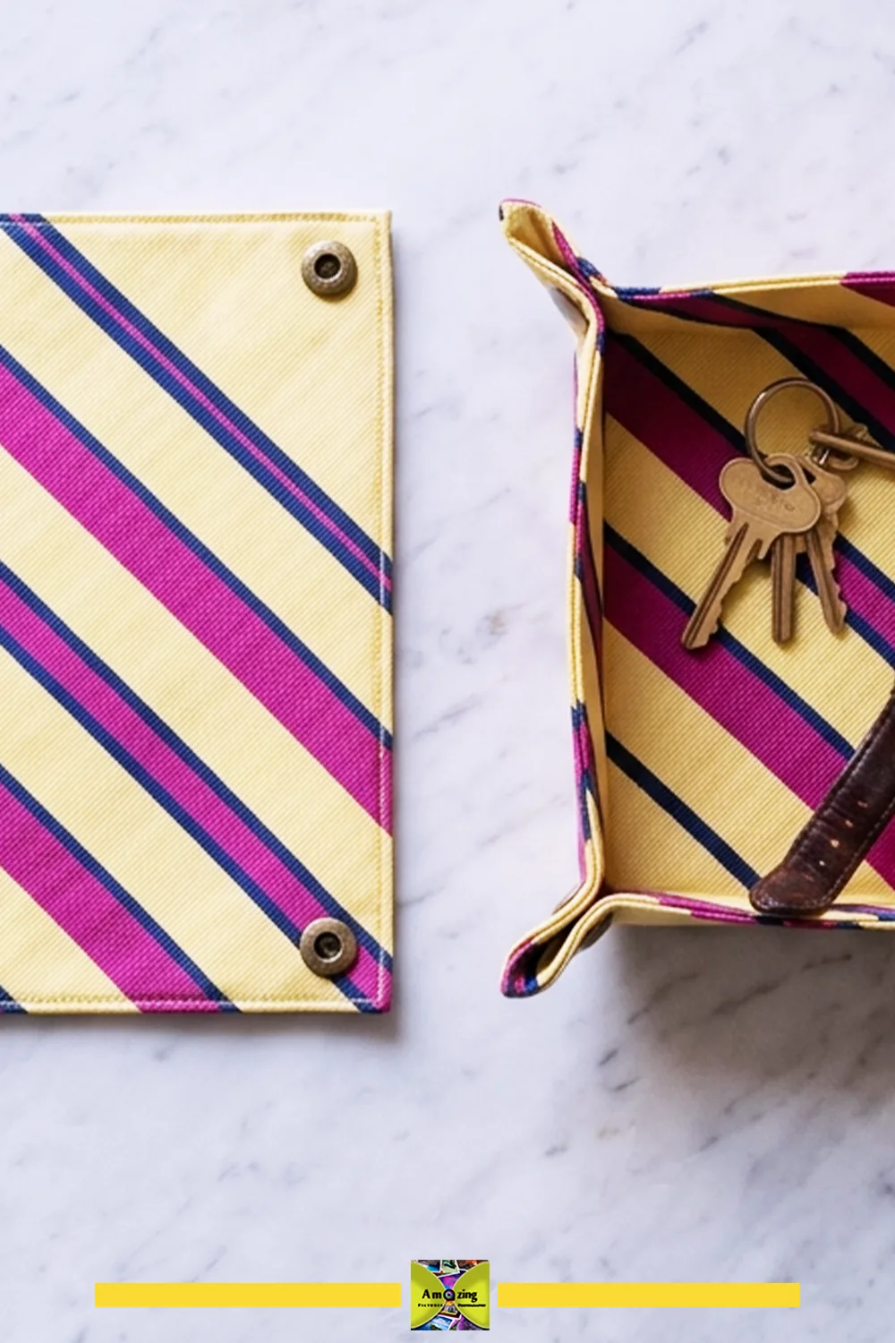 Flat necktie panels beside the assembled fold-flat valet tray